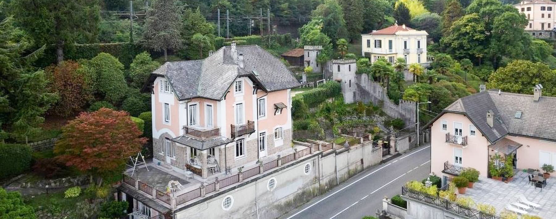 Villa fronte Lago Maggiore a Baveno con parco e piscina