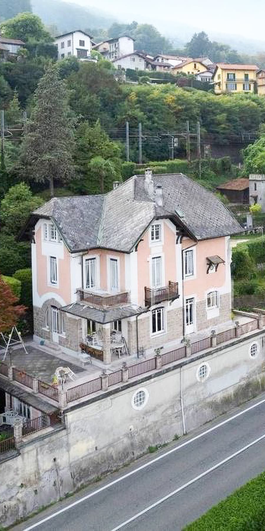 Villa fronte Lago Maggiore a Baveno con parco e piscina