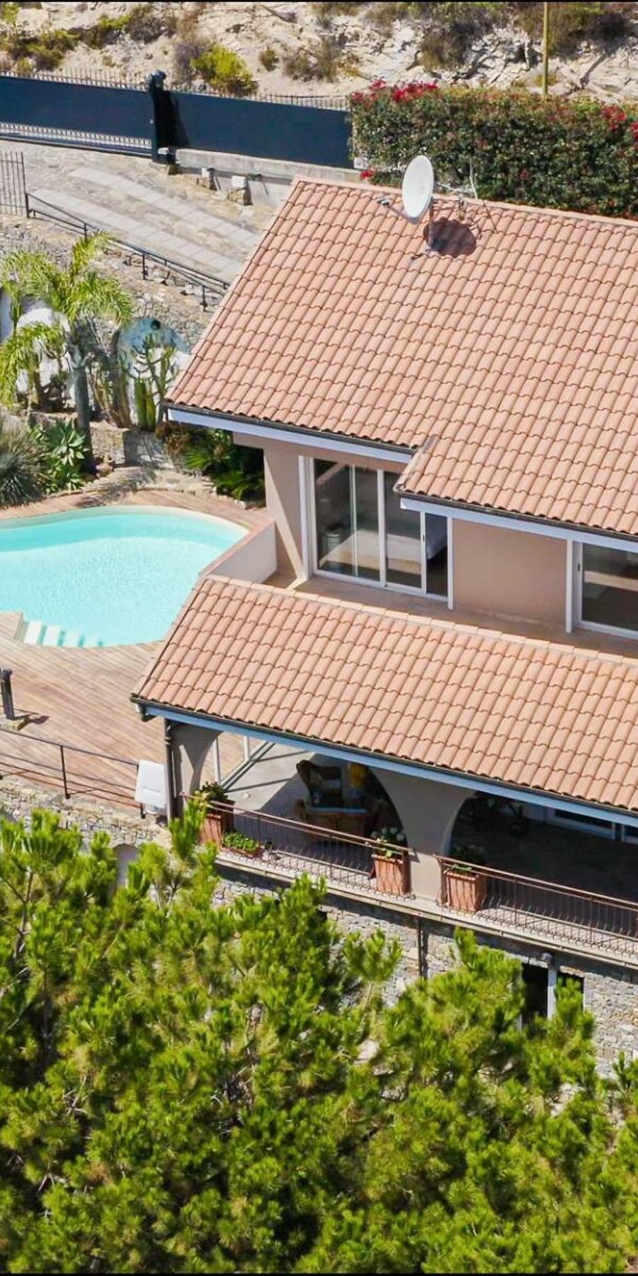 Elegant Villa in Ospedaletti, Liguria's Coastal Gem