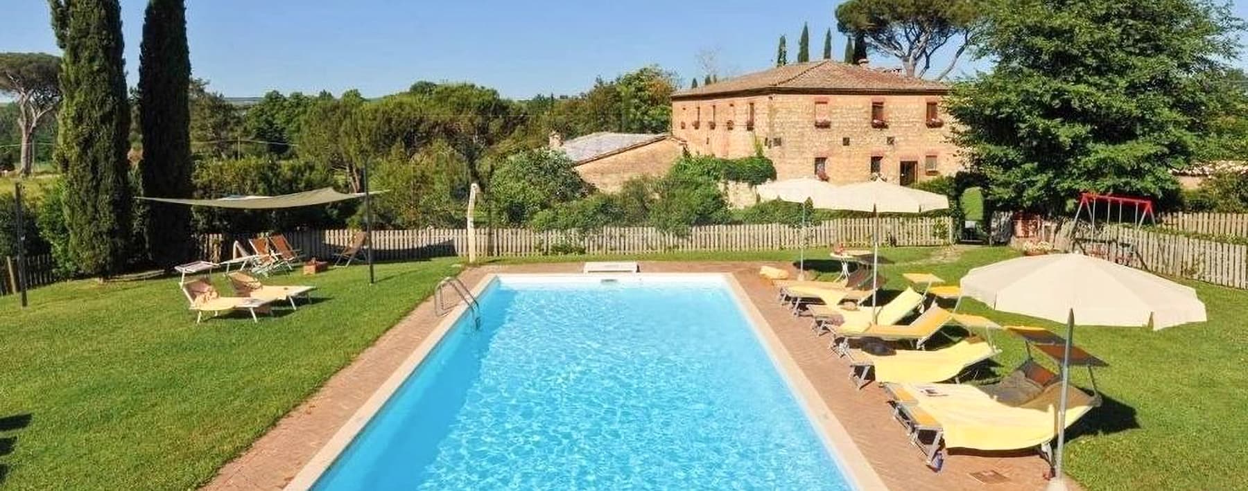 Casale a Monteroni d'Arbia, 700 mq nel cuore della Toscana