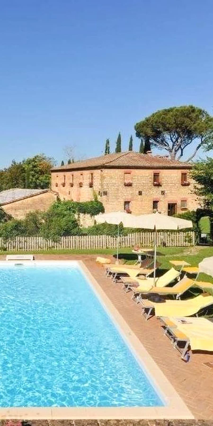 Casale a Monteroni d'Arbia, 700 mq nel cuore della Toscana