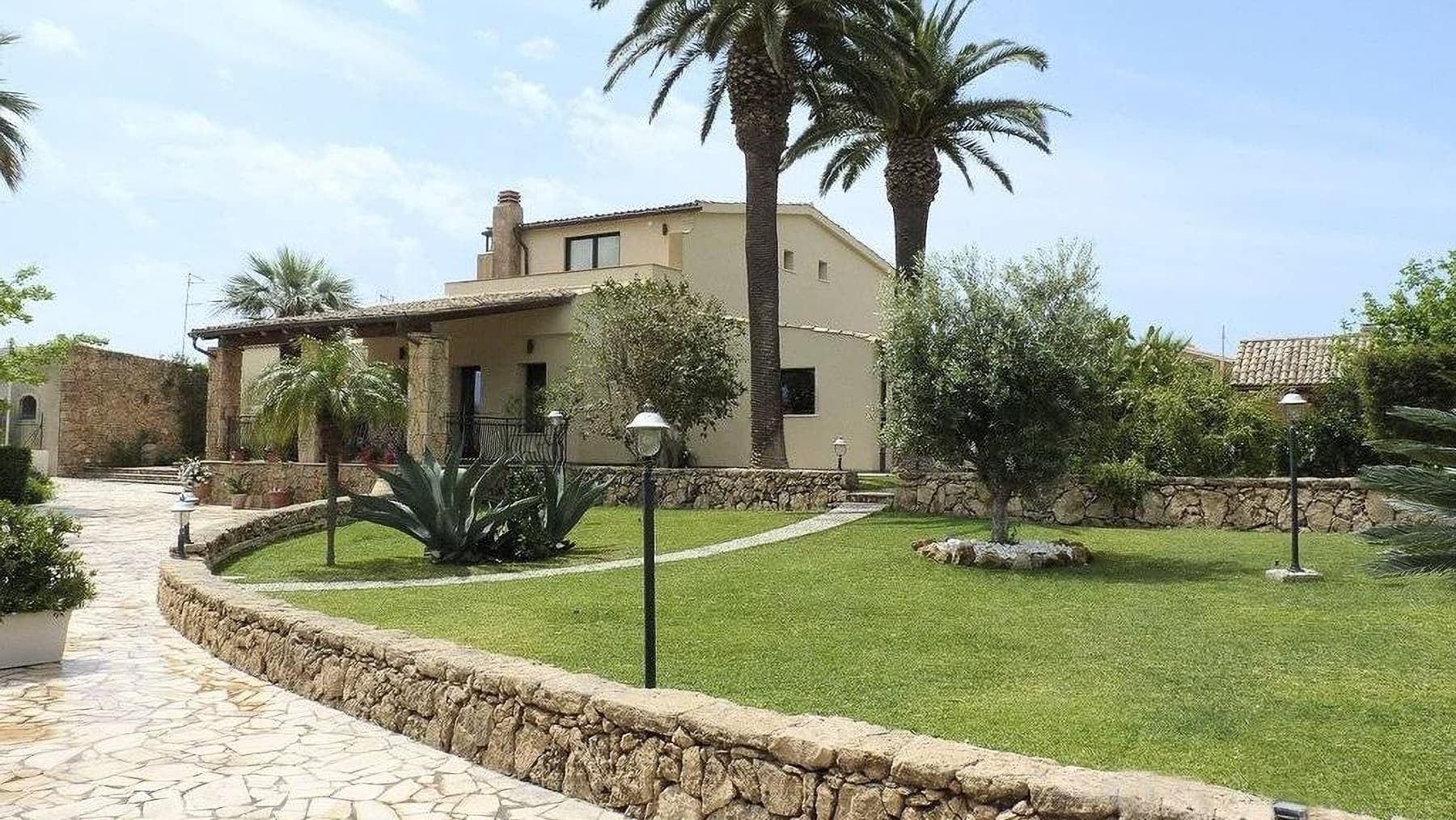 Elegant Villa in Augusta, Sicily