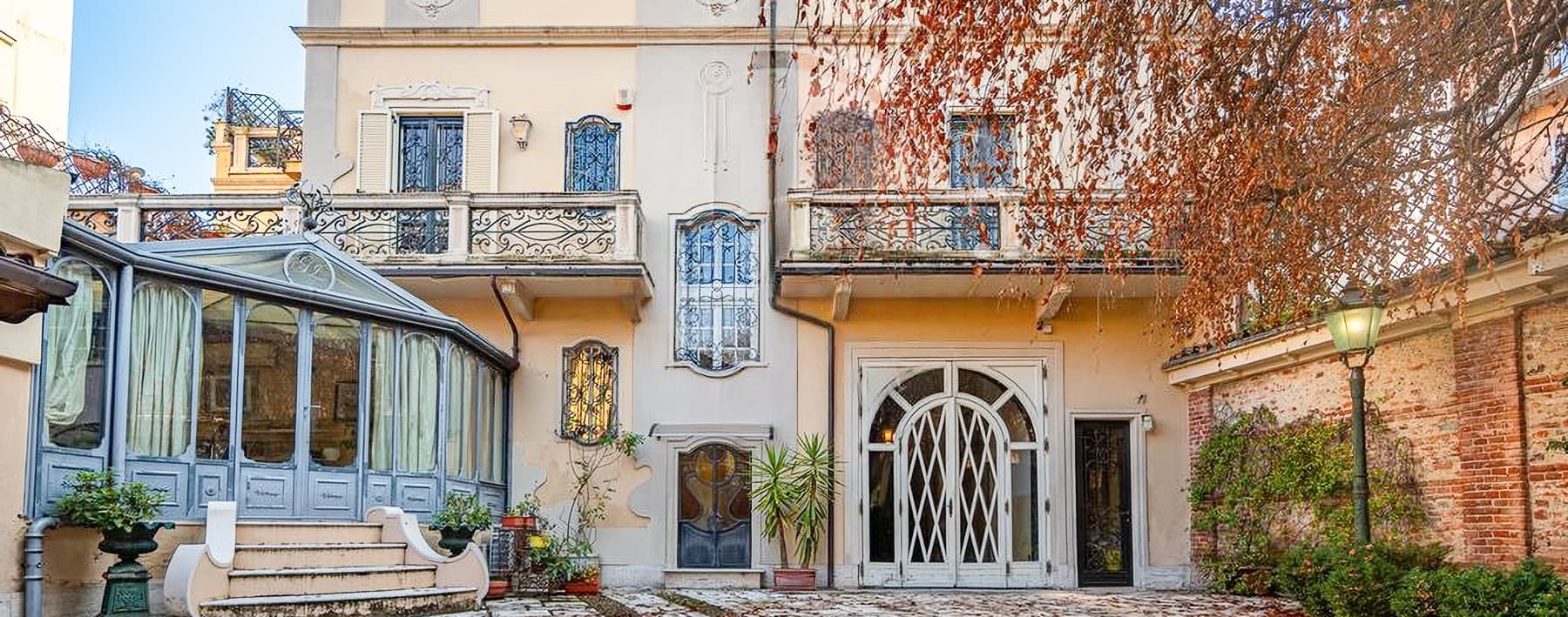 Villa Liberty con Giardino nel Cuore di Torino