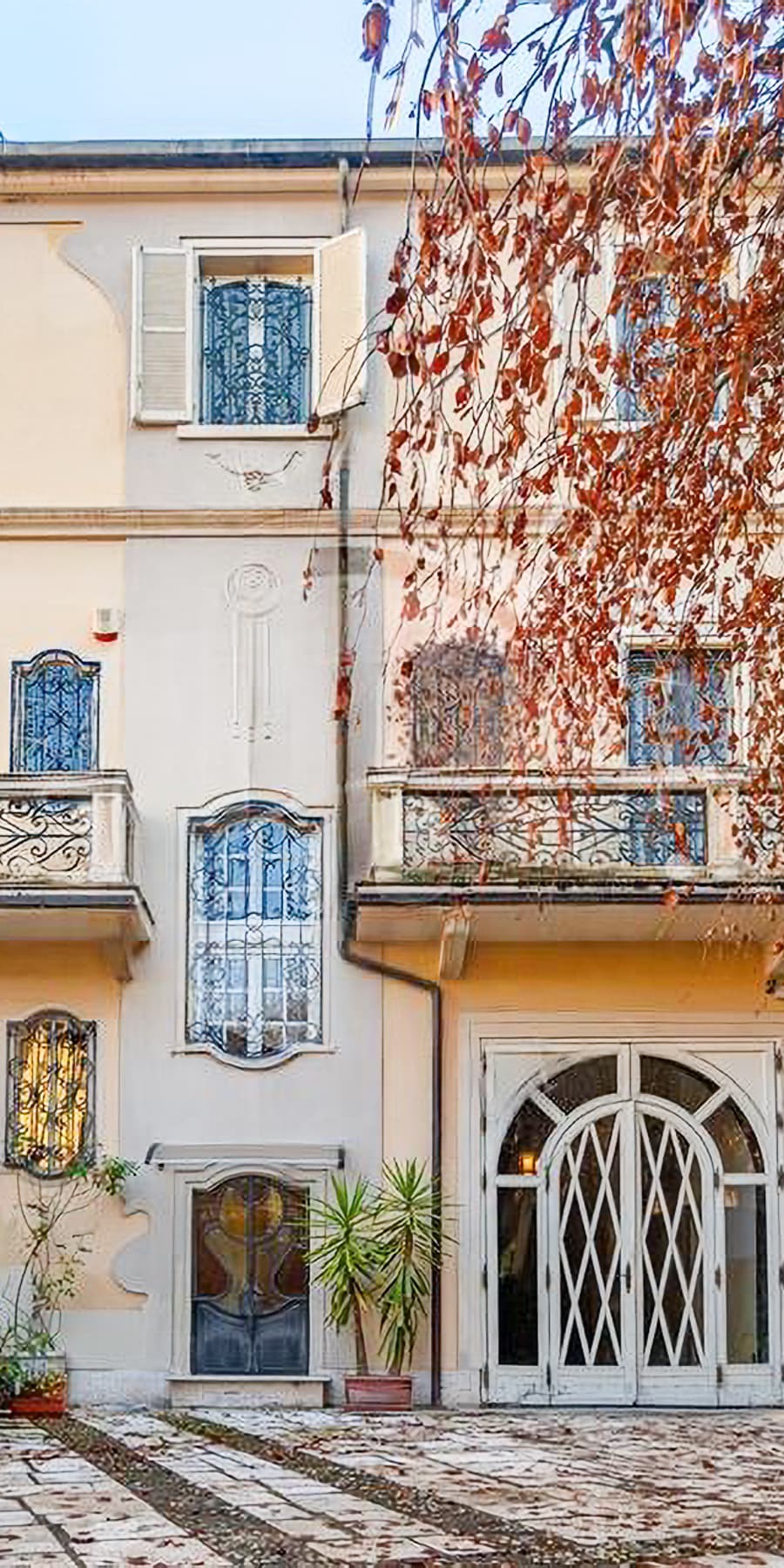 Villa Liberty con Giardino nel Cuore di Torino