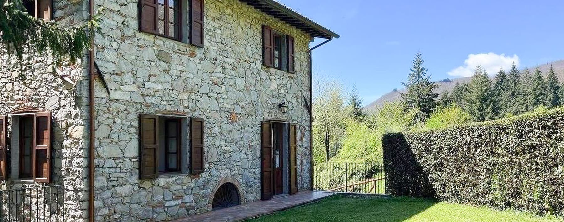 Charming Rustic House in Vetriano, Tuscany