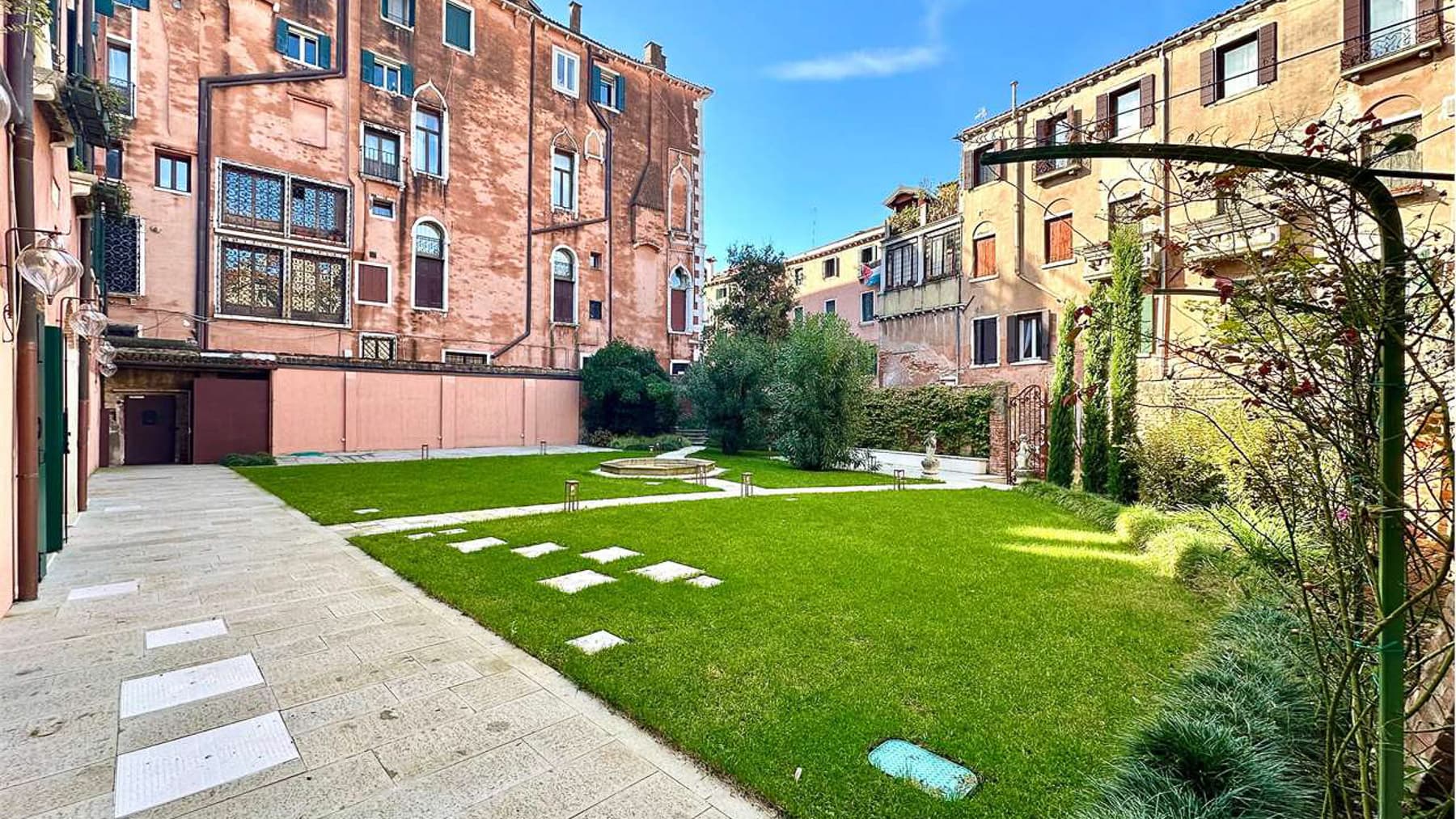 Appartamento di 250 mq con giardino privato a Venezia