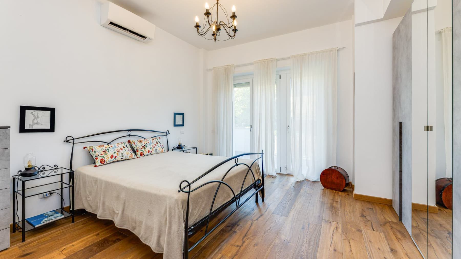 Villa su quattro livelli con giardino privato a Roma