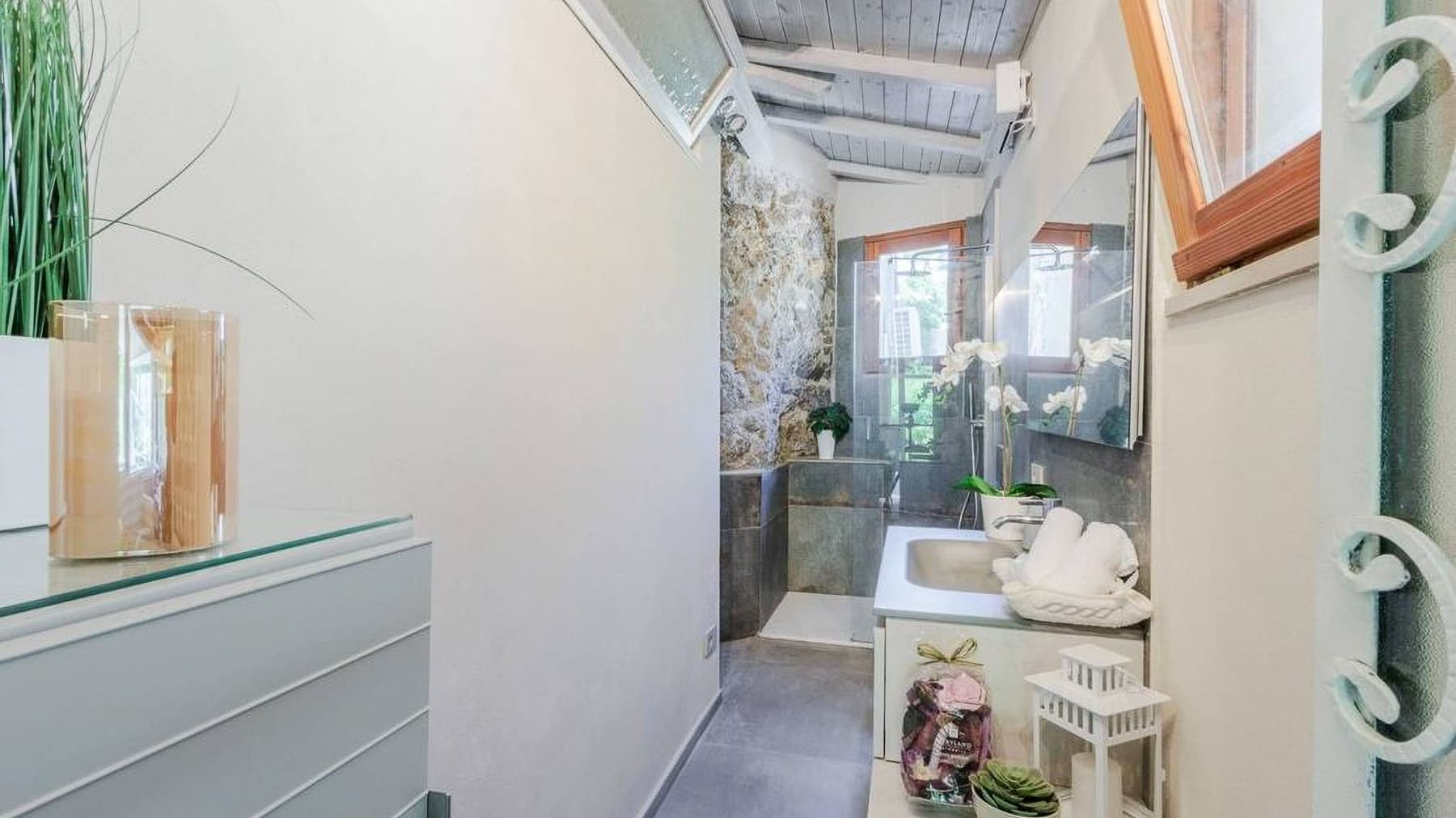 Villa su unico piano con piscina a Bagnaia, Toscana