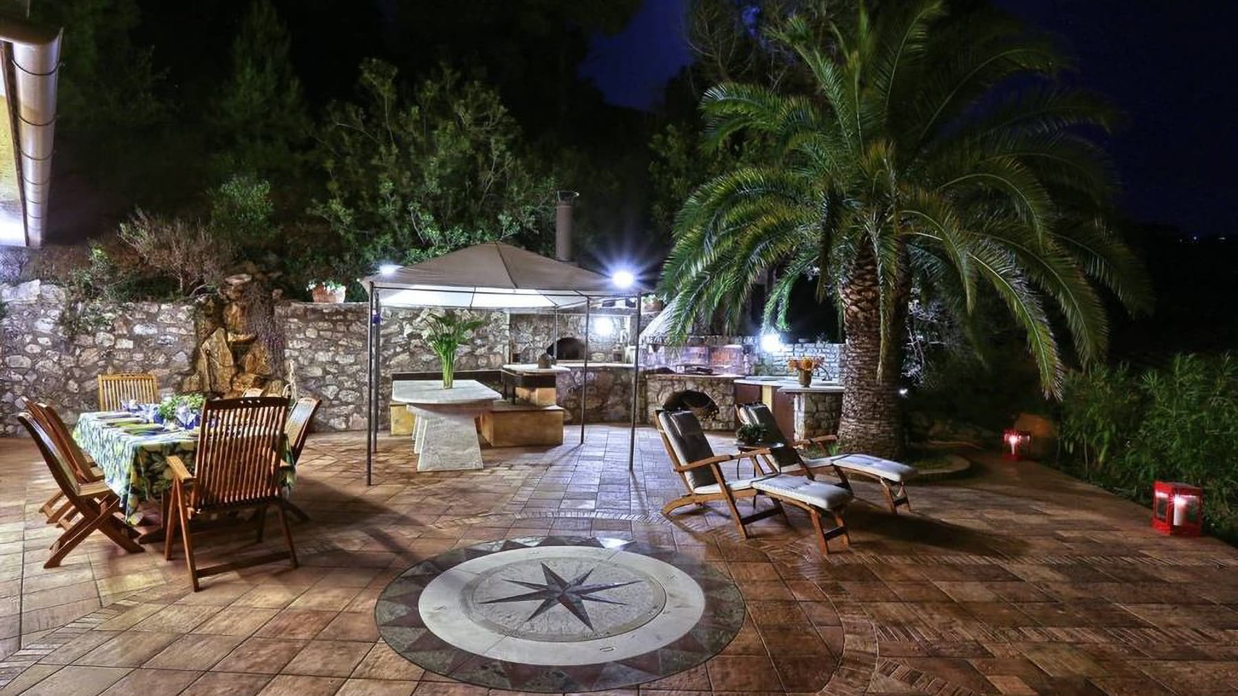 Villa spaziosa con piscina e giardino a Morcone, Toscana