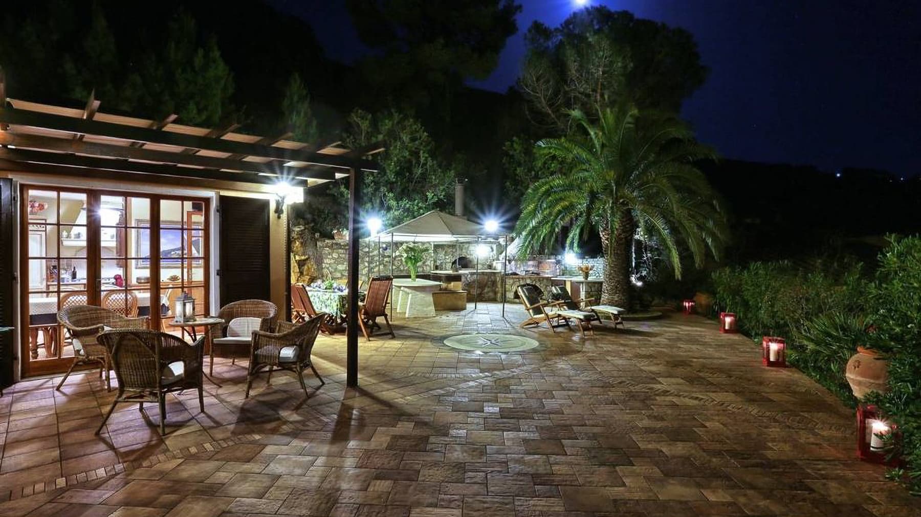 Villa spaziosa con piscina e giardino a Morcone, Toscana