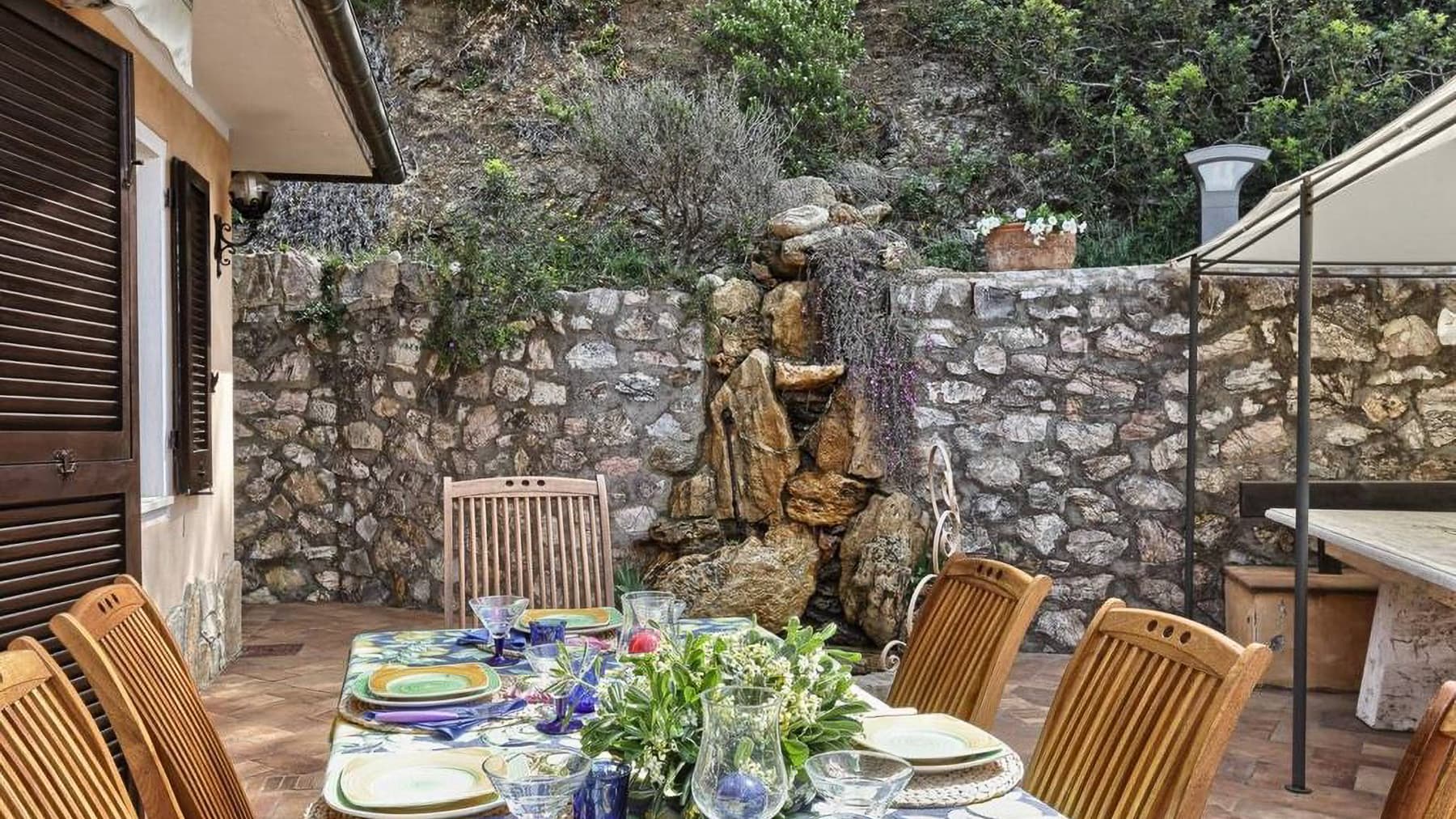 Villa spaziosa con piscina e giardino a Morcone, Toscana