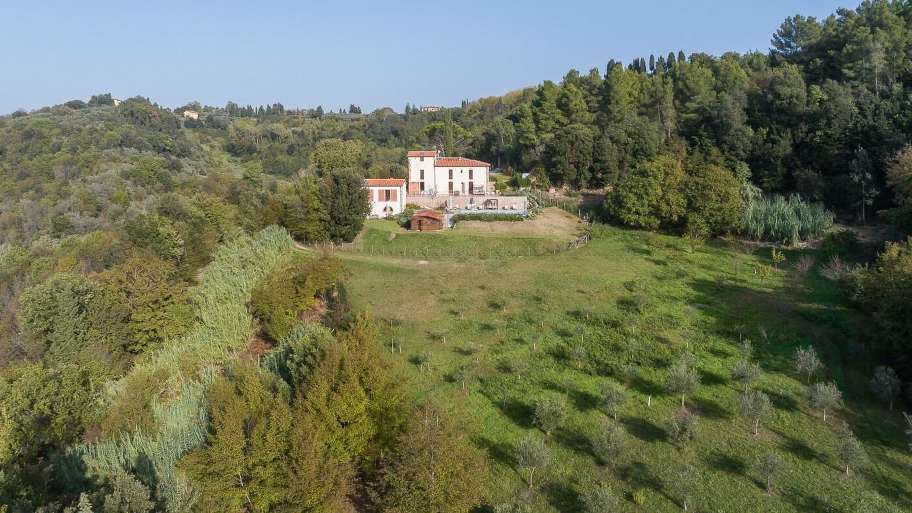 Casale esclusivo con piscina nelle colline di Palaia, Toscana