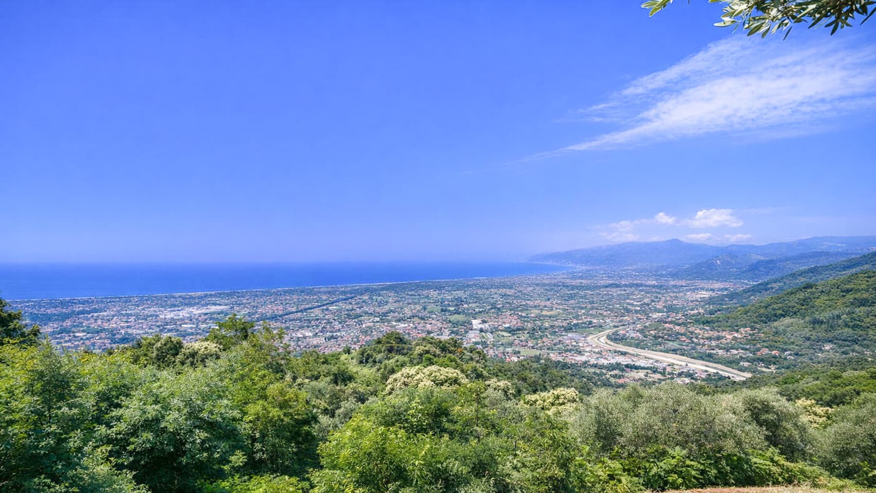 Villa esclusiva in Versilia, tra mare e colline di Pietrasanta