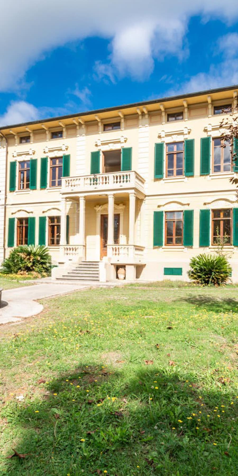 Historic Villa in Lucca's Scenic Tuscan Countryside