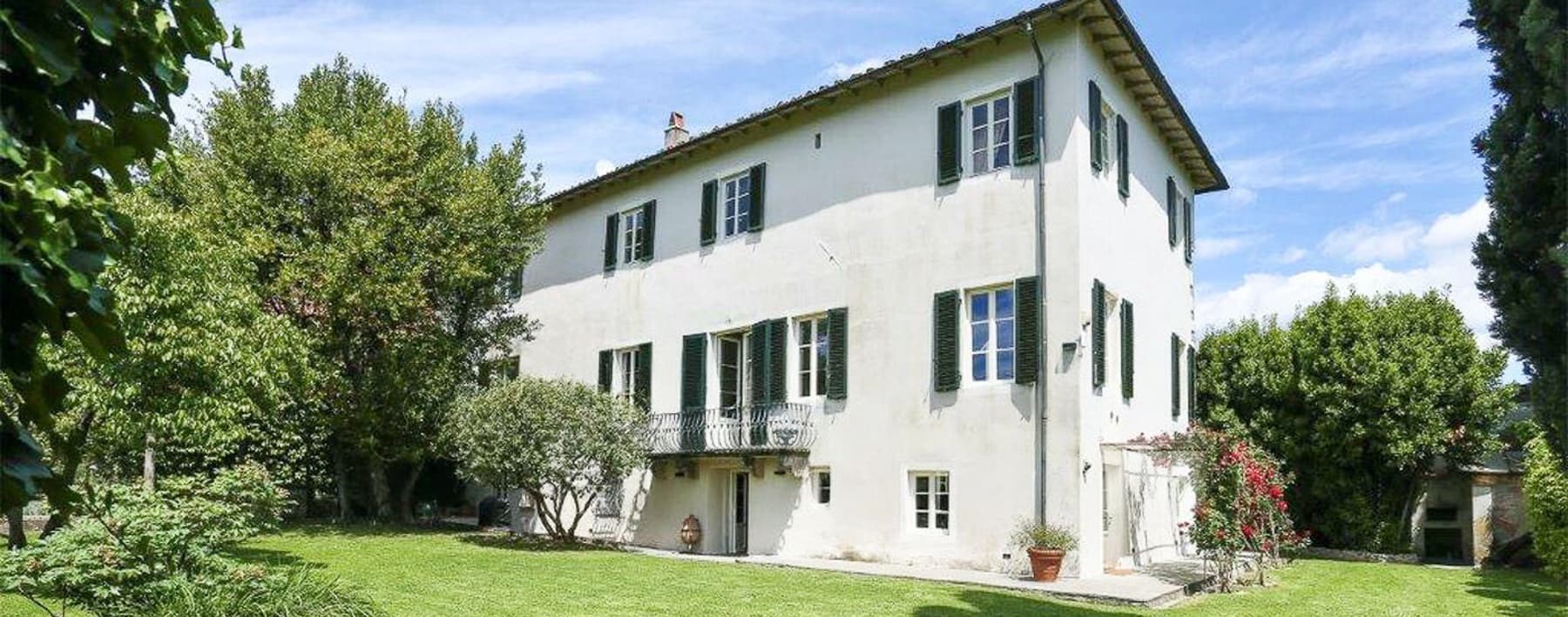 Villa storica tra le colline di Lucca, Toscana
