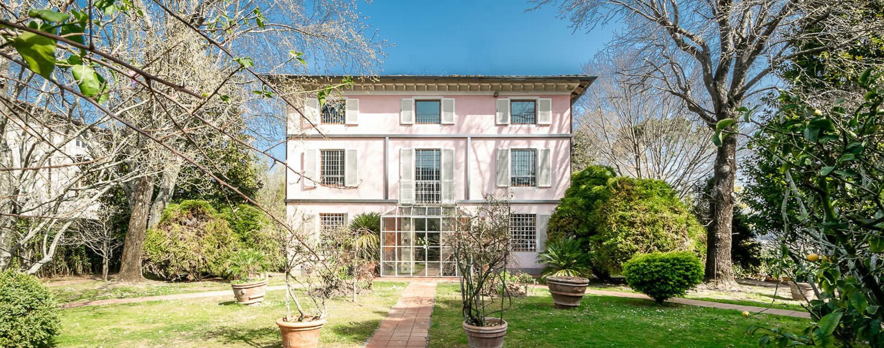 Elegant Villa with Park in Lucca, Tuscany