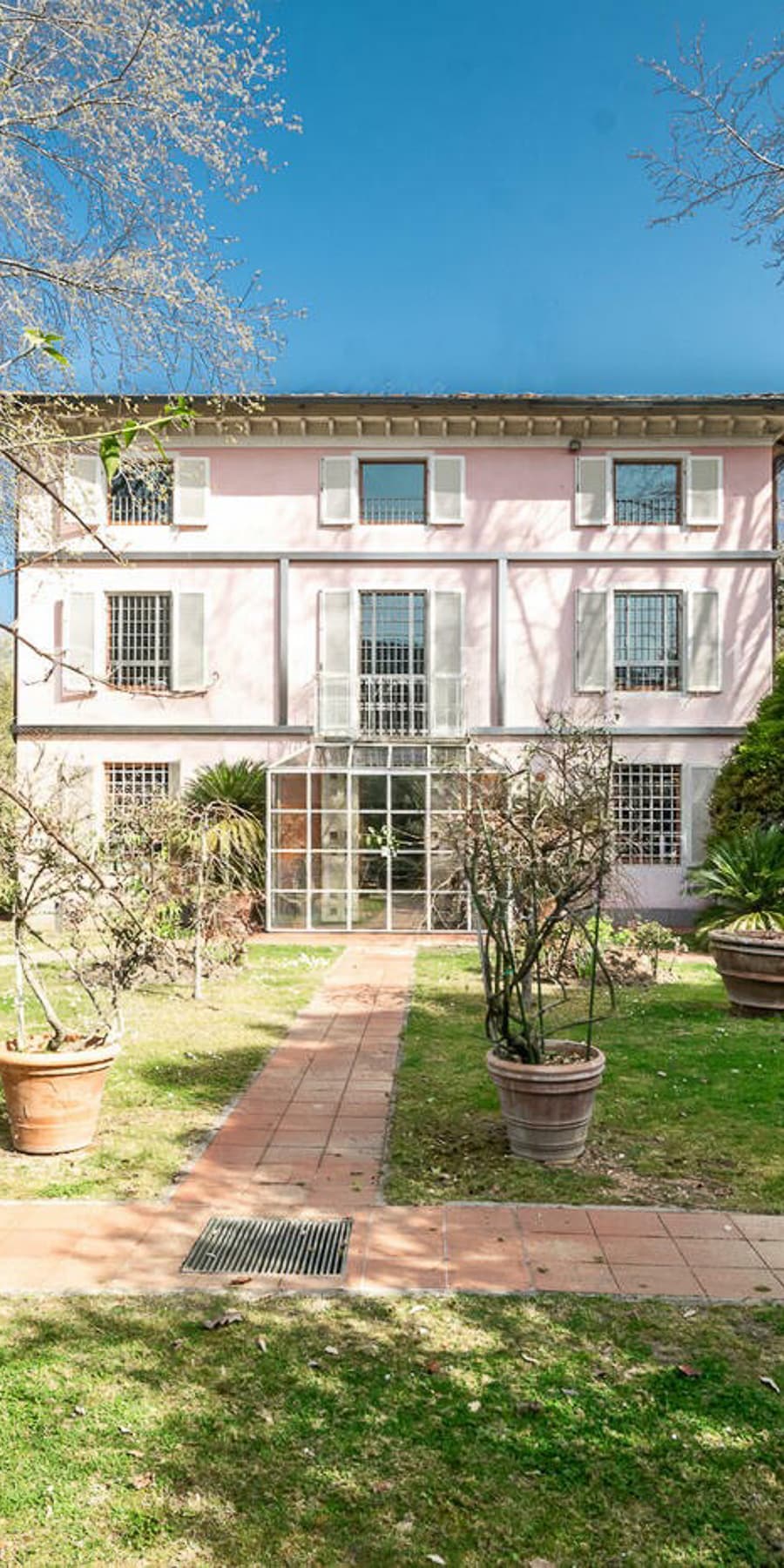 Elegant Villa with Park in Lucca, Tuscany