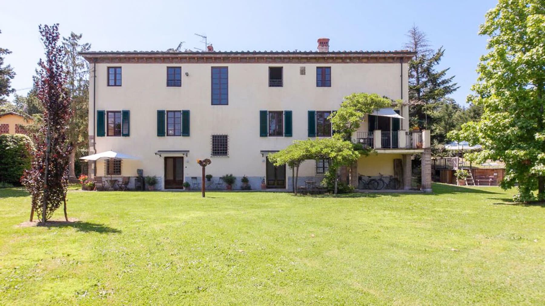 Villa storica nel cuore delle colline lucchesi