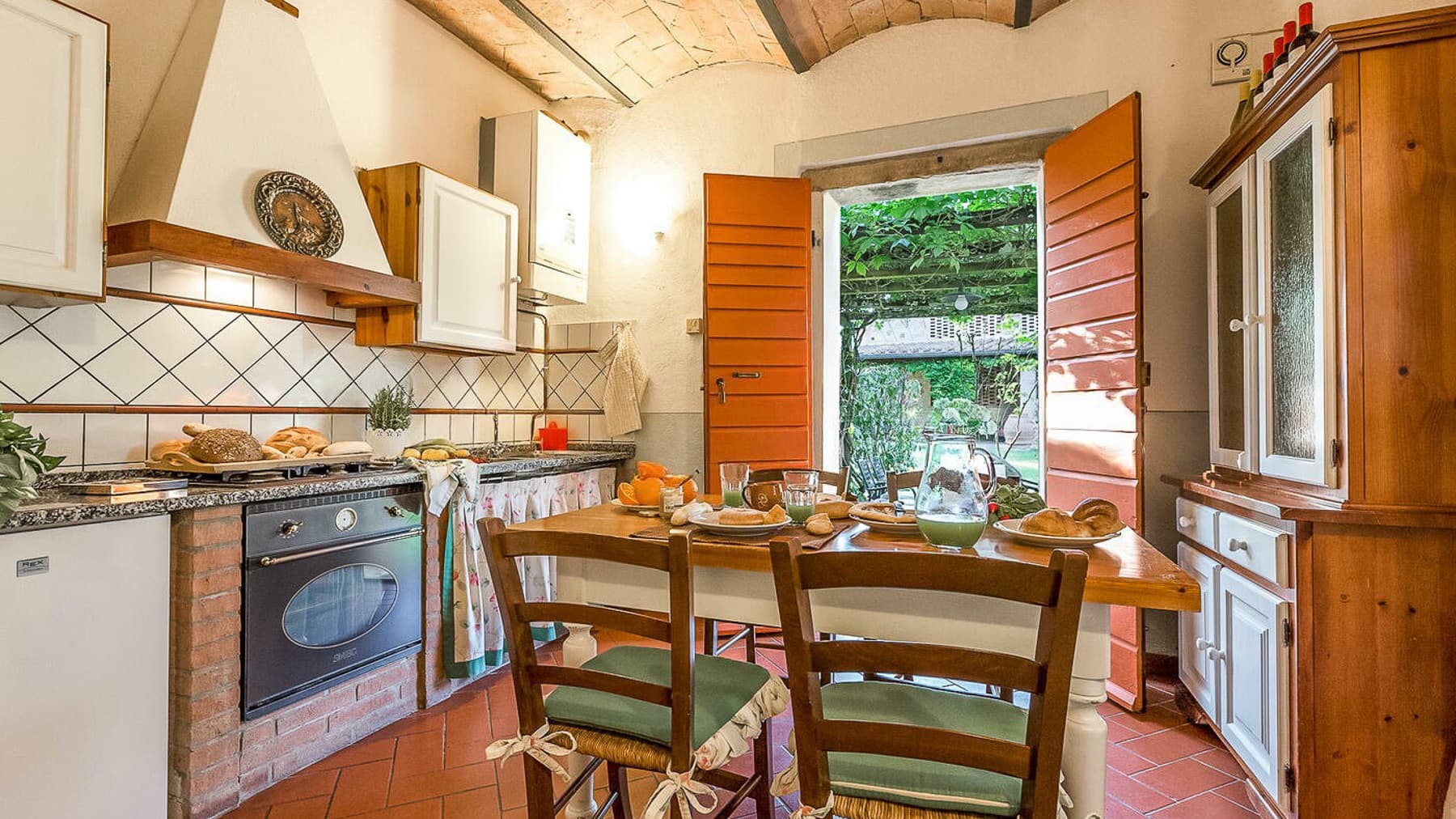 Casale di lusso nel cuore delle colline toscane