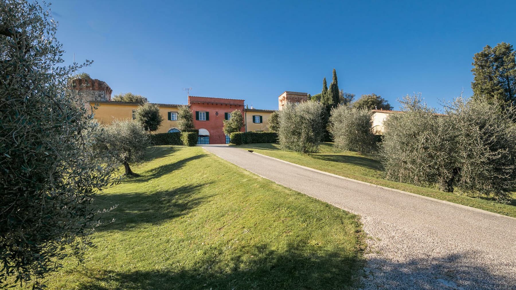 Casale storico tra le colline di San Giuliano Terme, Toscana