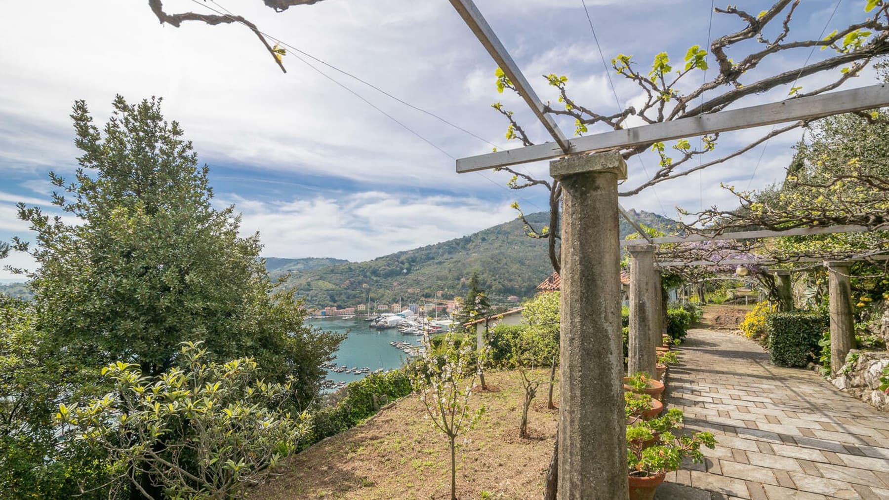 Elegant Villa Overlooking the Sea in Liguria