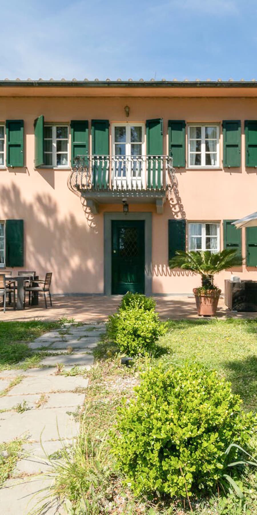 Rustic Country House with Pool in Porcari, Tuscany