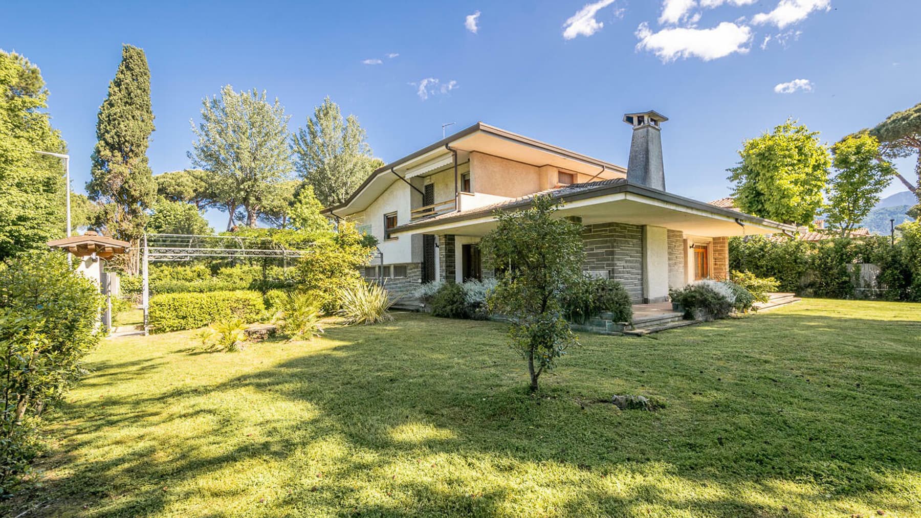 Prestigious Villa in Forte dei Marmi, Tuscany
