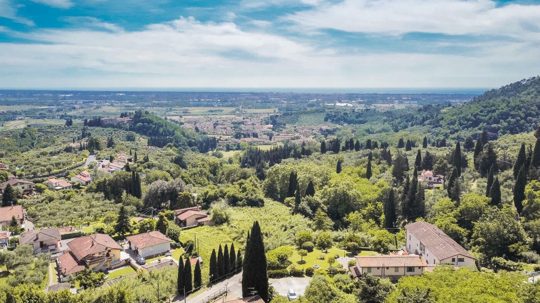 Villa panoramica a Corsanico, nel verde della Toscana