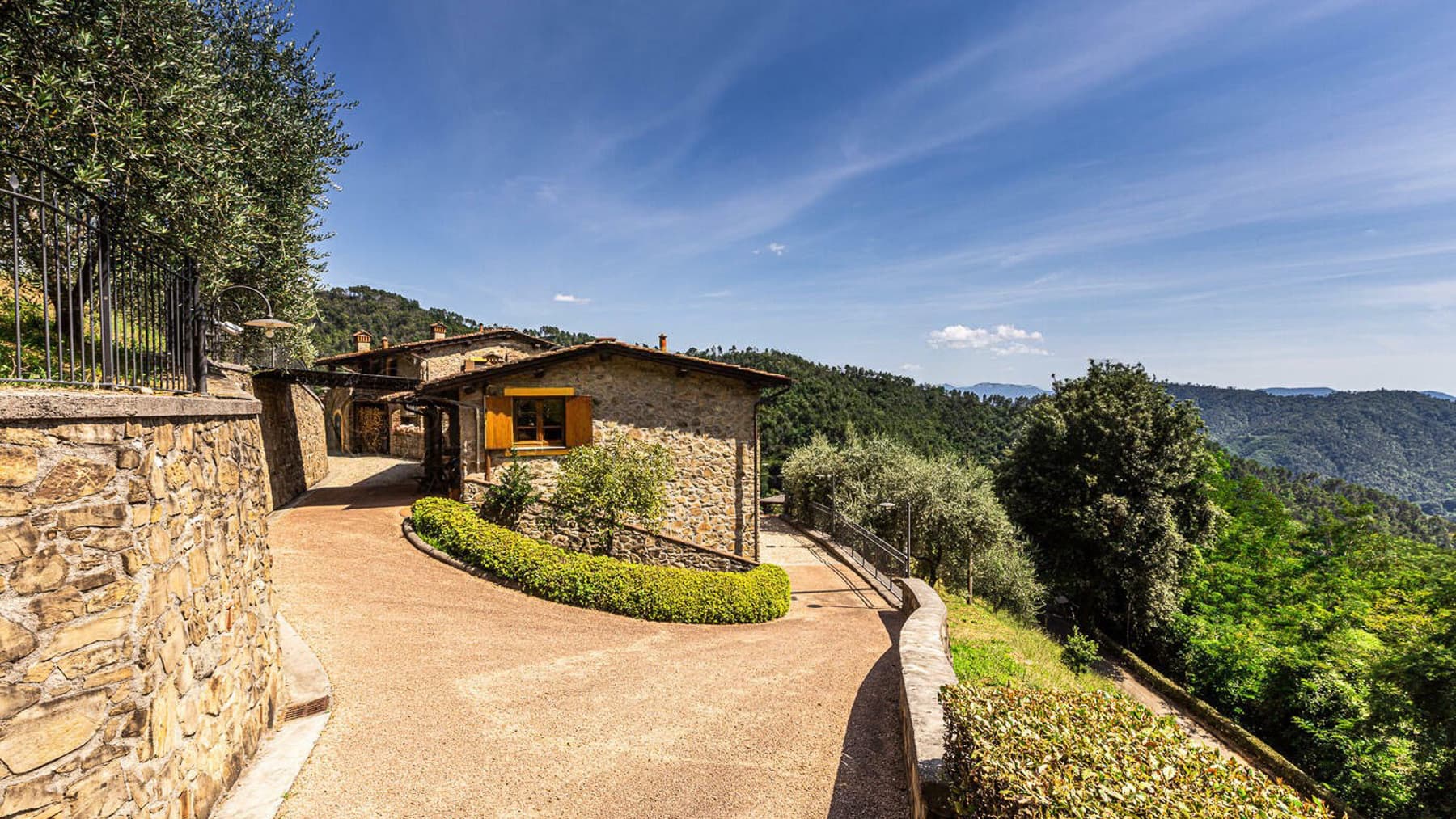 Casale di lusso a Pescaglia, cuore della Toscana
