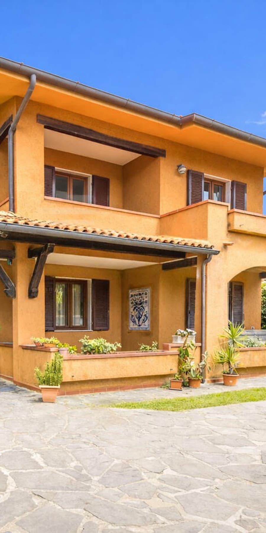 Charming Villa in Prestigious Forte dei Marmi, Tuscany