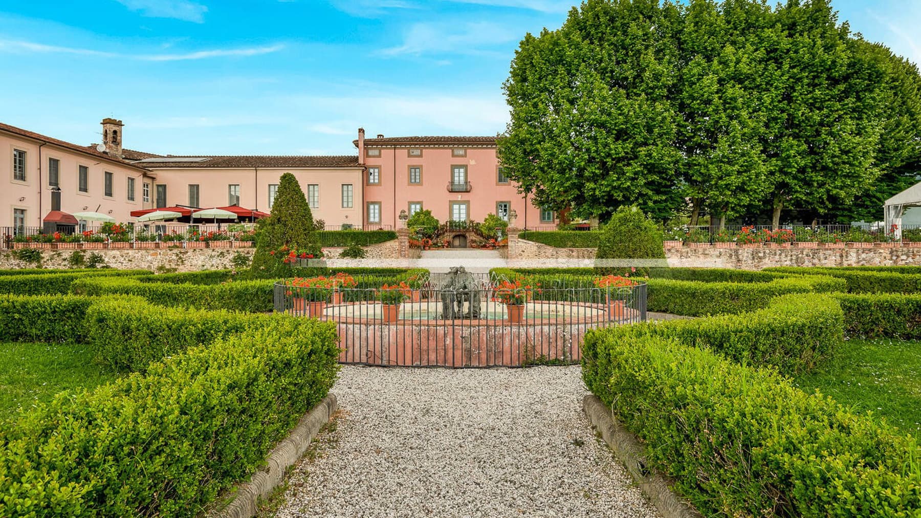 Villa storica nella campagna toscana a Capannori