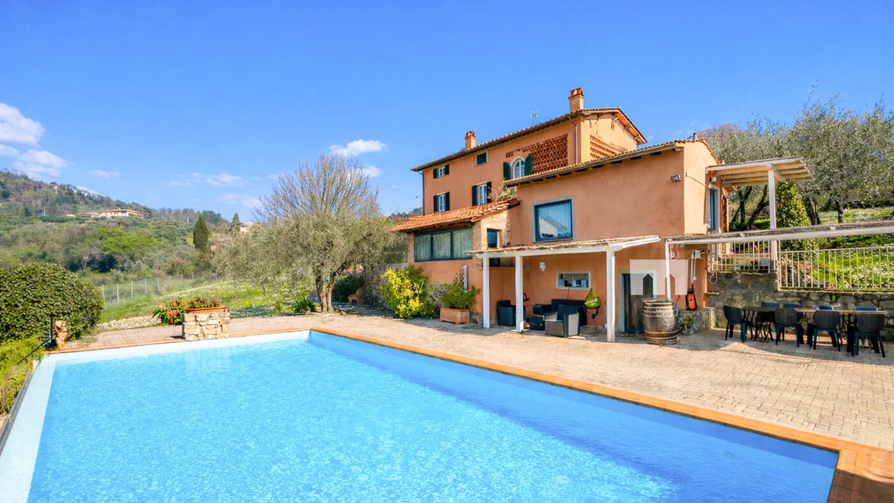 Casale panoramico a Capannori, cuore della Toscana