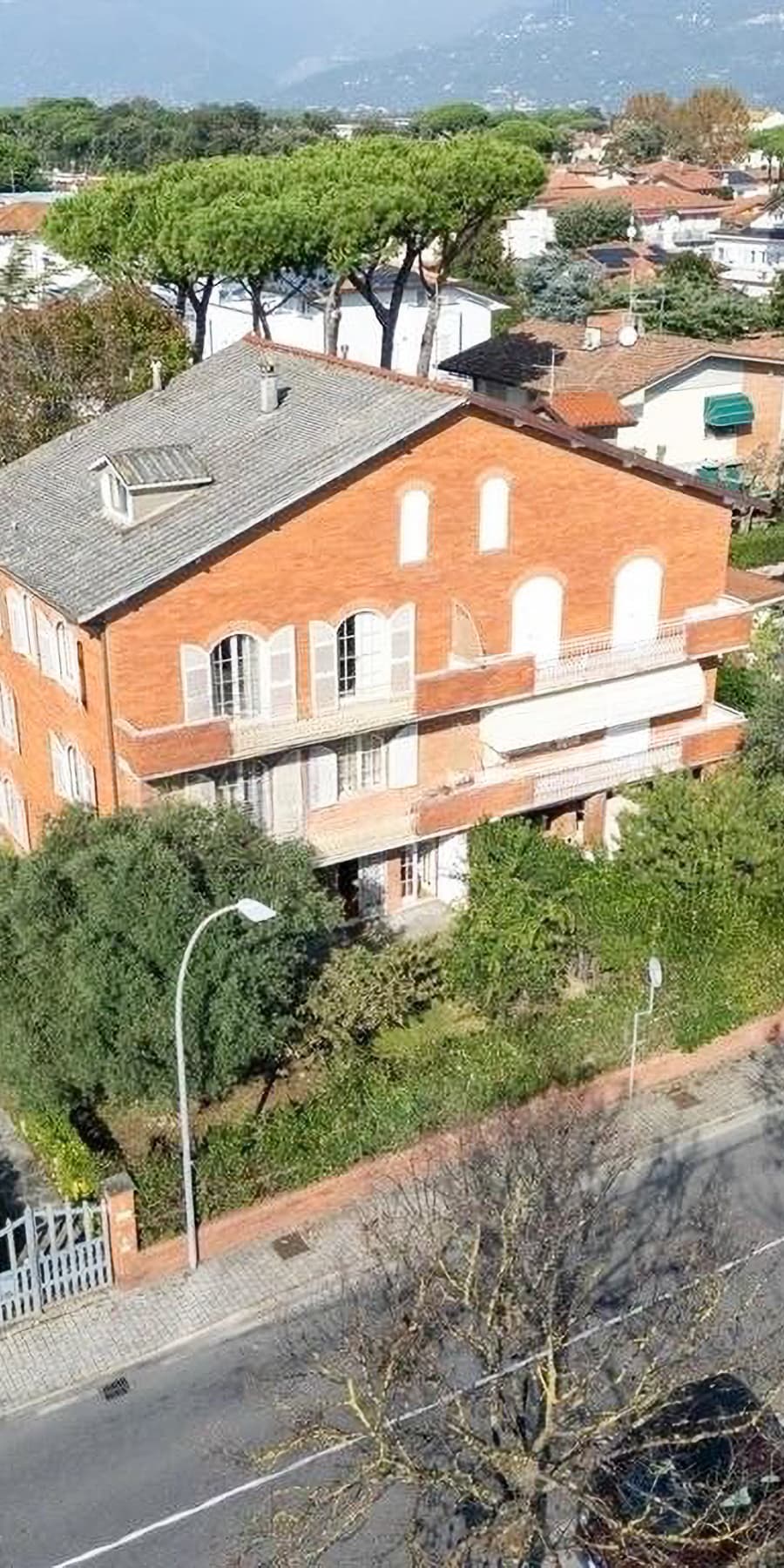 Villa in Versilia's Scenic Camaiore, Tuscany