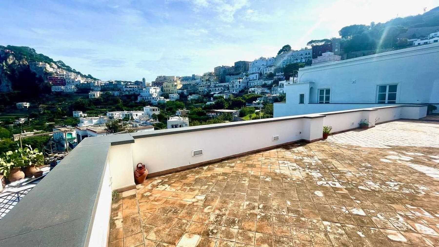 Palazzo con terrazzo vista mare a Marina Grande, Napoli