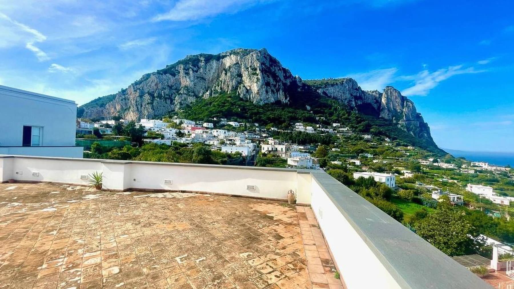 Palazzo con terrazzo vista mare a Marina Grande, Napoli