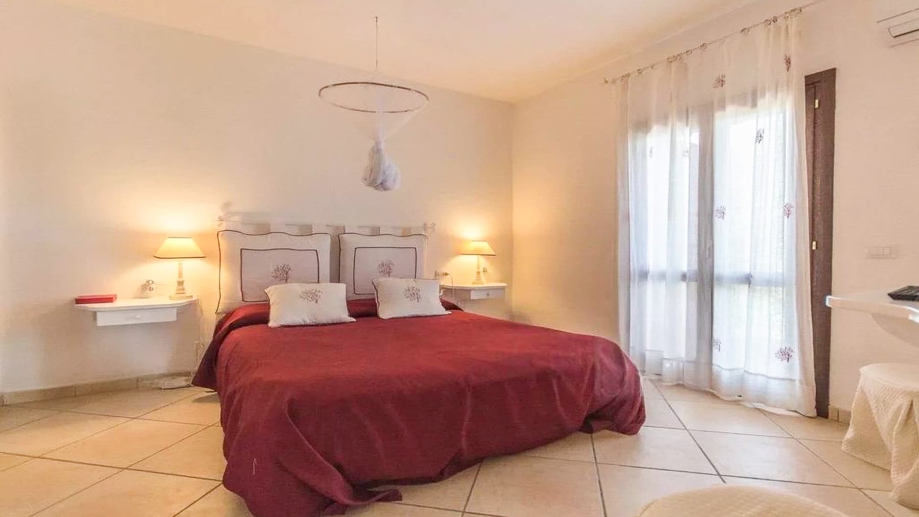 Villa con giardino ad Arzachena, Sardegna