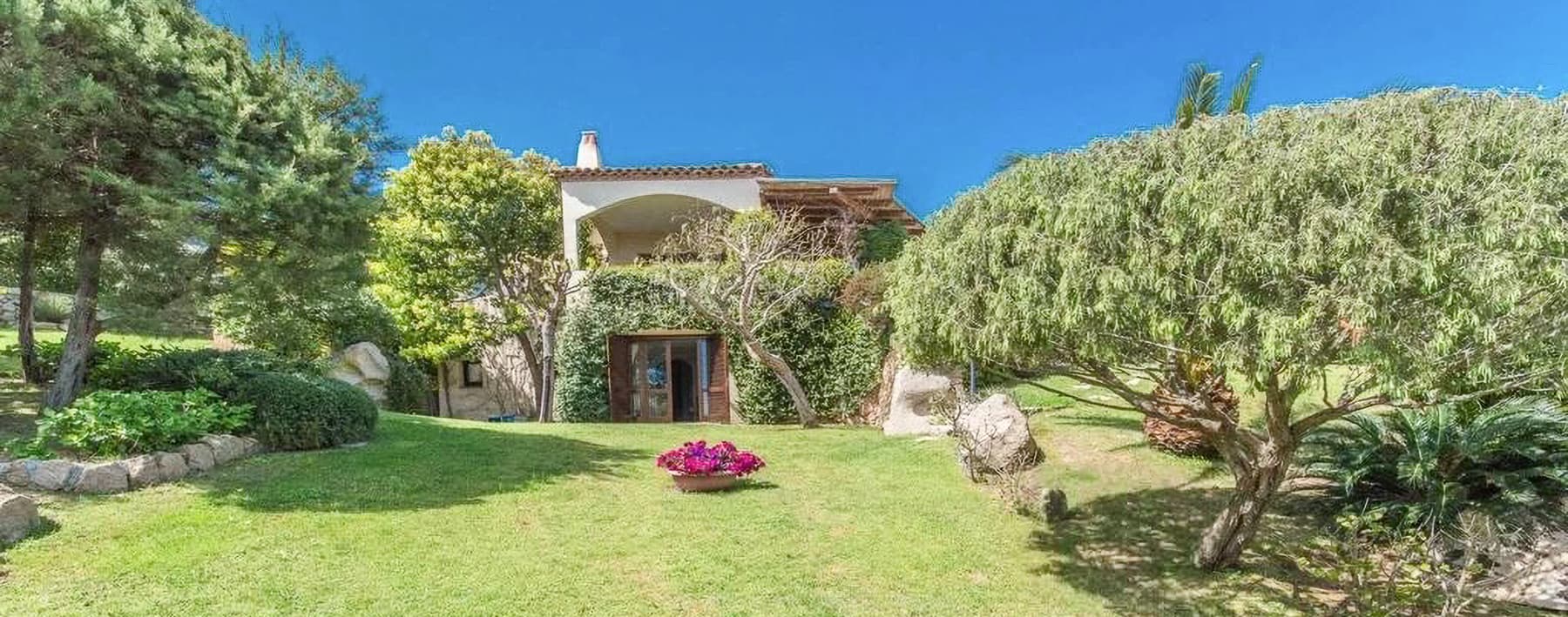 Villa panoramica a Pantogia, Sardegna, 300 mq di lusso