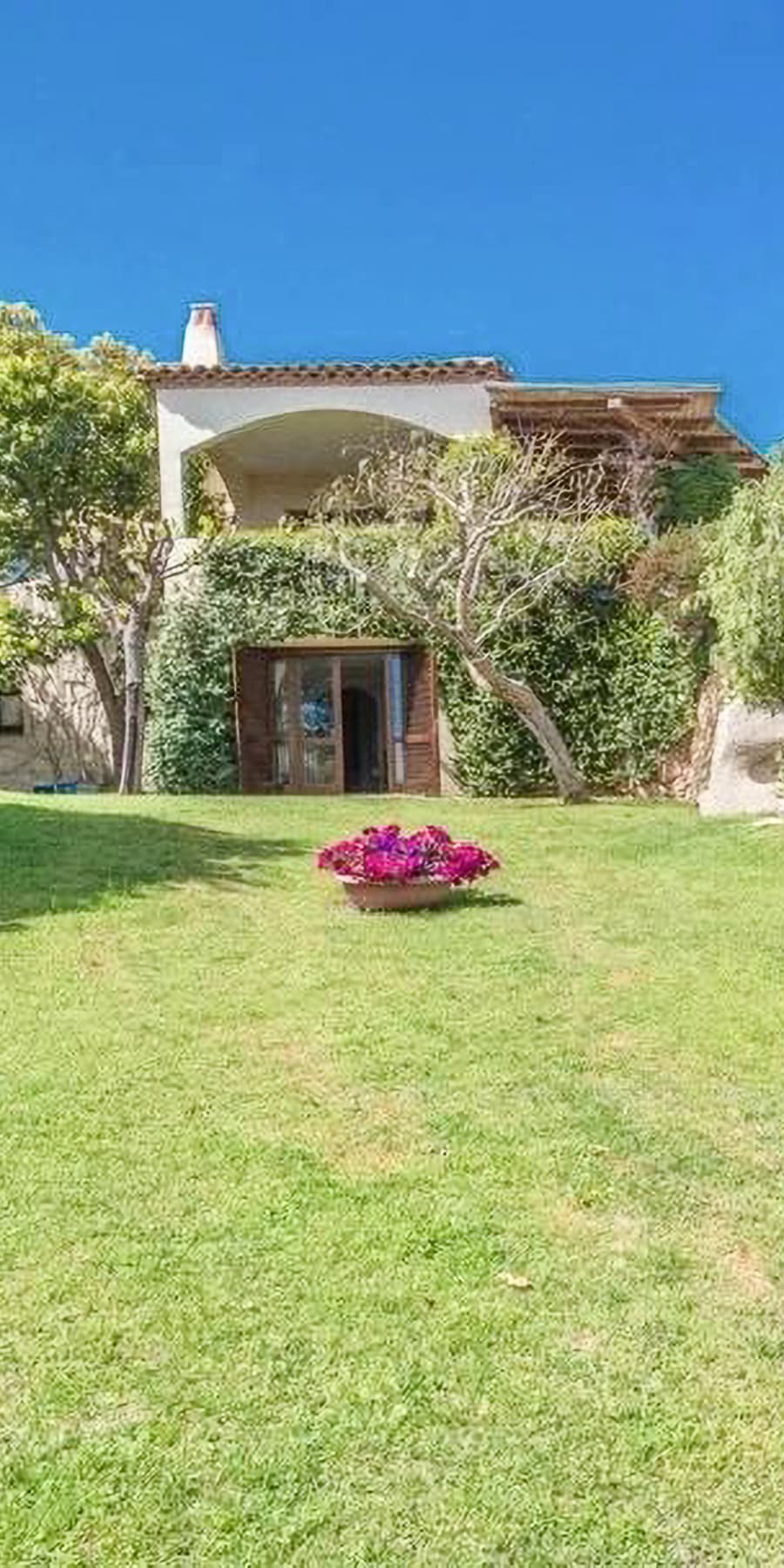 Villa panoramica a Pantogia, Sardegna, 300 mq di lusso