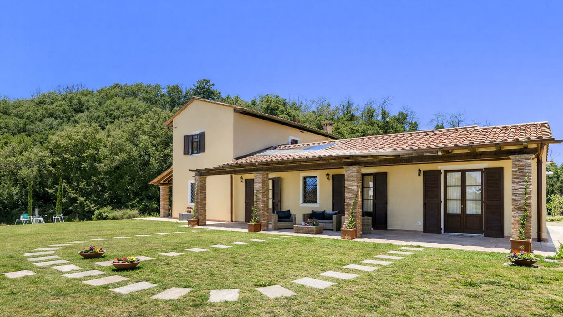 Villa con Piscina e Giardino a Lucca, Toscana