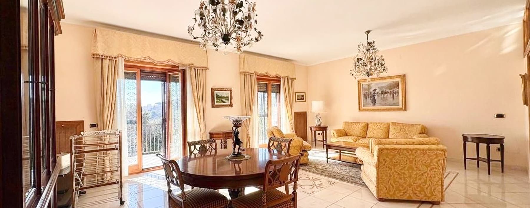 Charming Apartment in Napoli, Campania