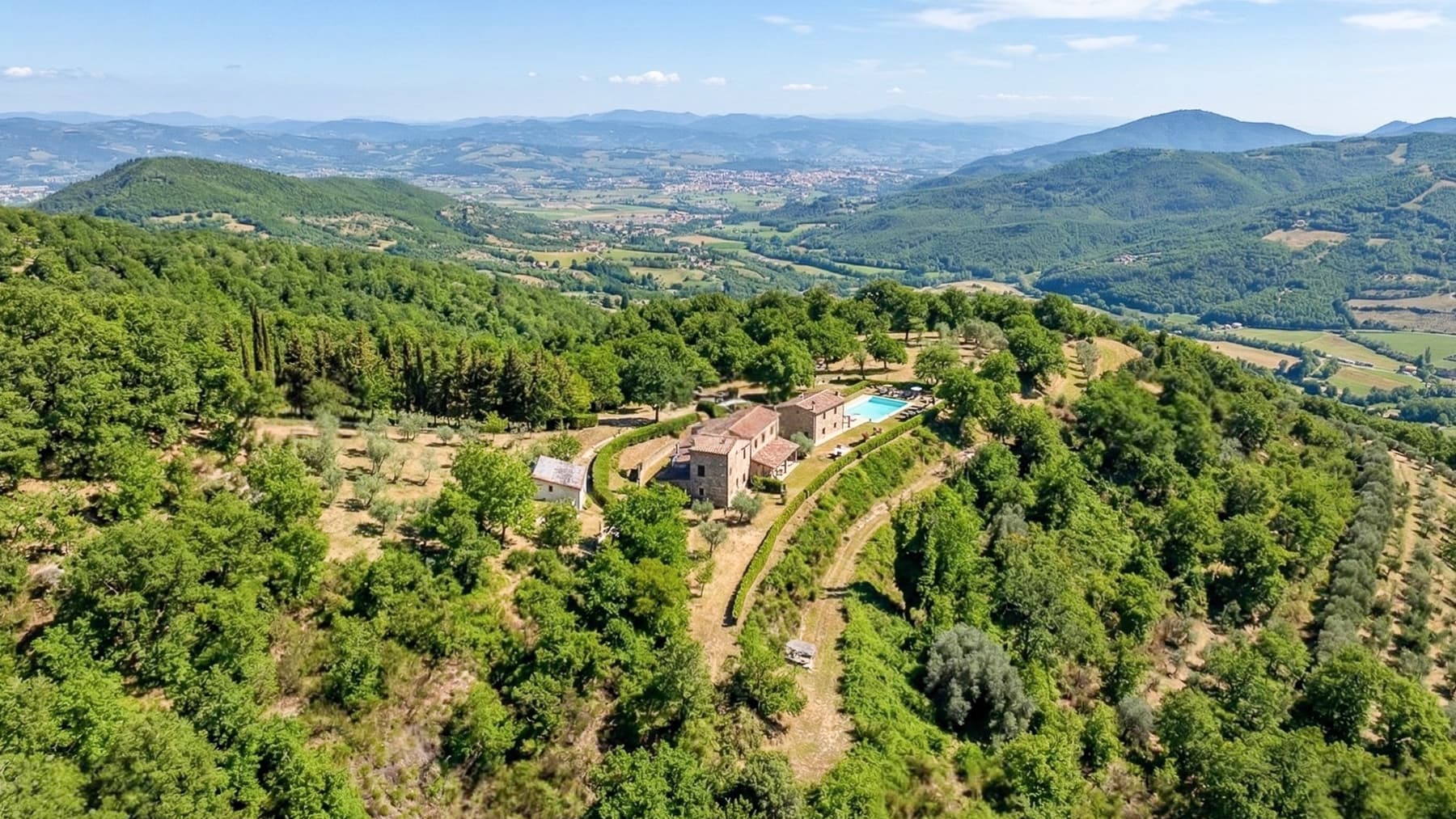Casale esclusivo con piscina tra le colline umbre