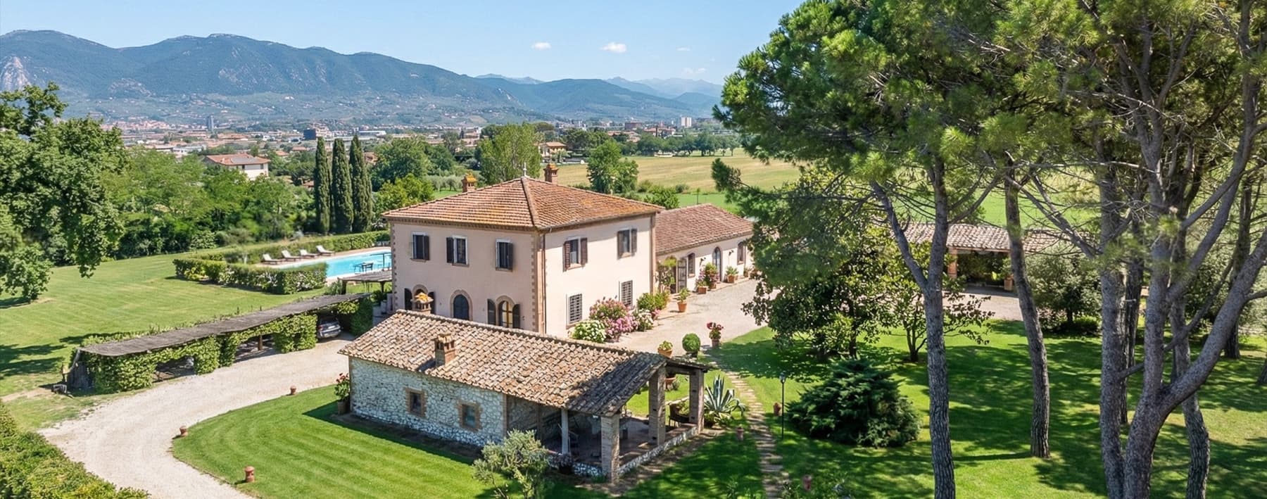 Villa esclusiva con piscina nella campagna umbra