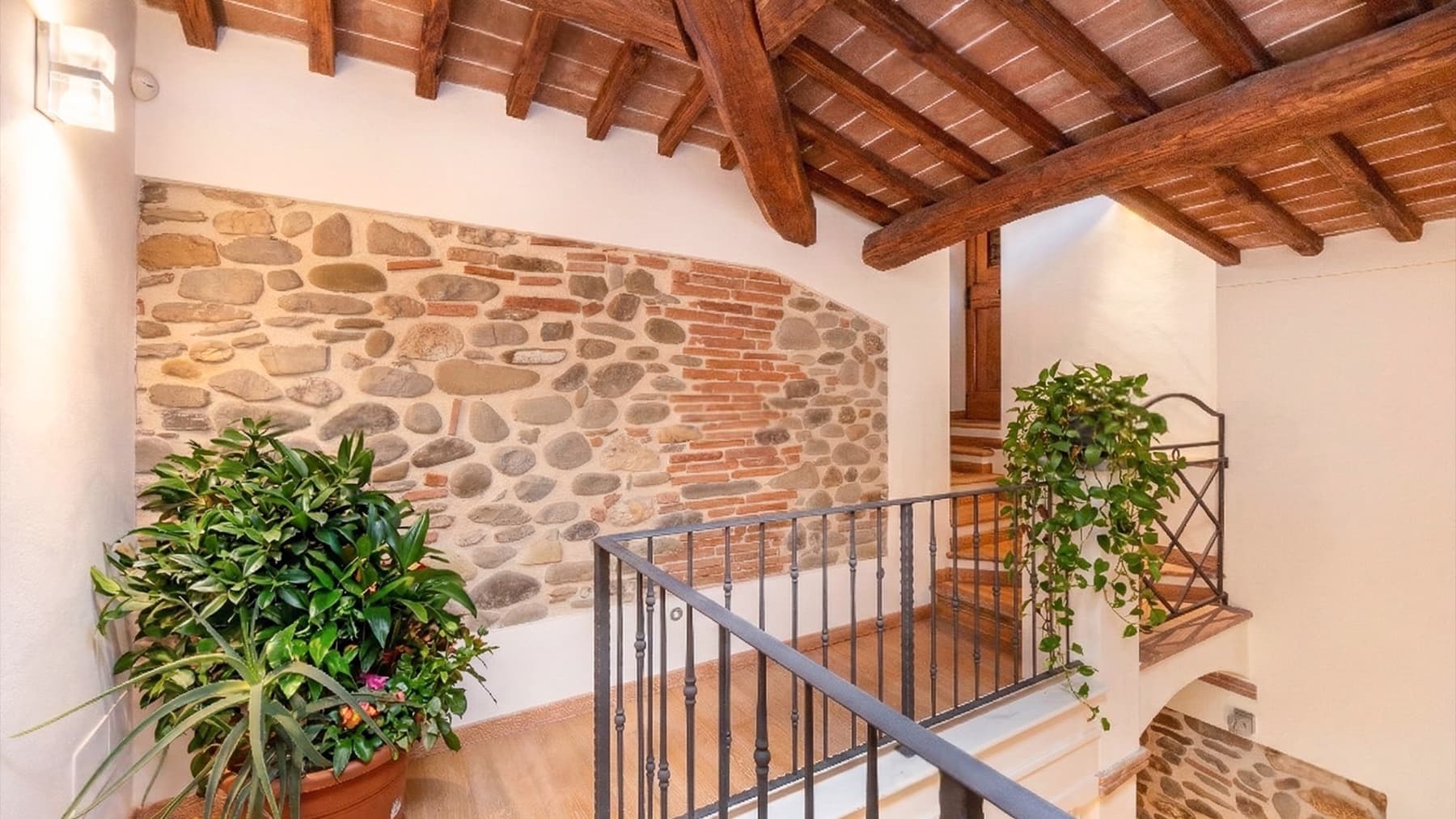 Casale di lusso a Capolona, cuore della Toscana