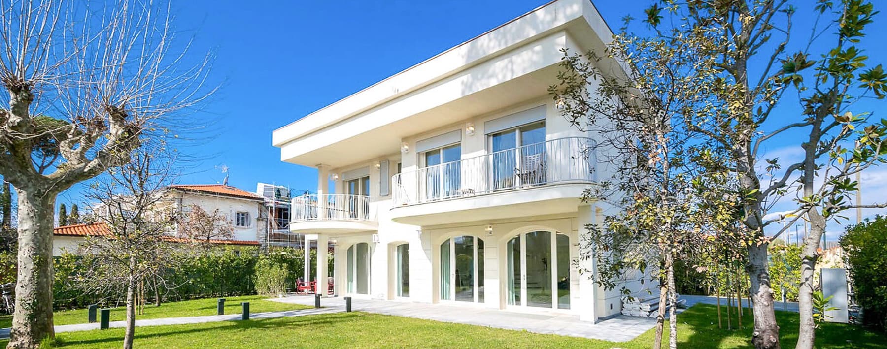 Contemporary Villa in Prestigious Forte dei Marmi, Tuscany