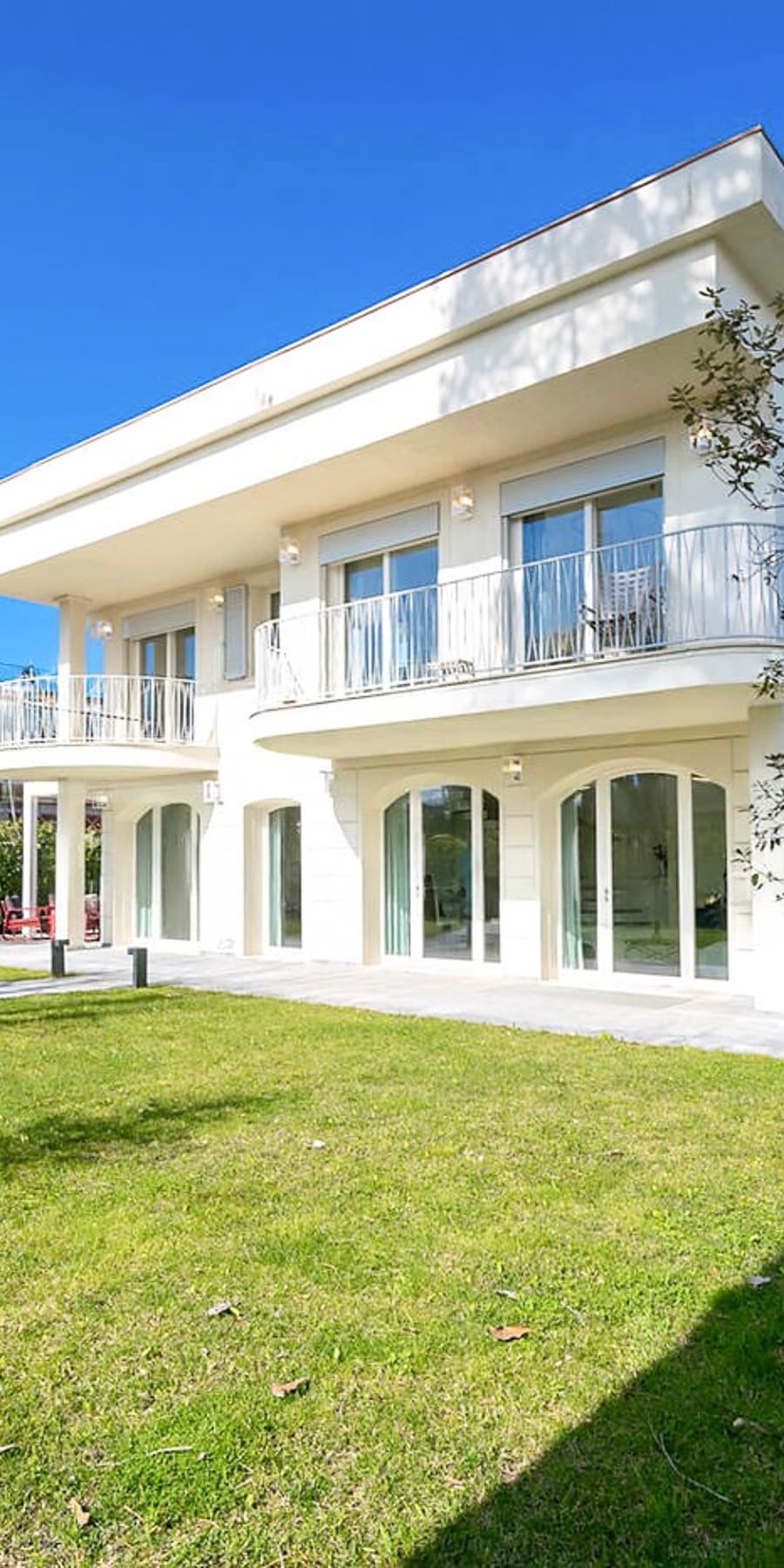 Contemporary Villa in Prestigious Forte dei Marmi, Tuscany