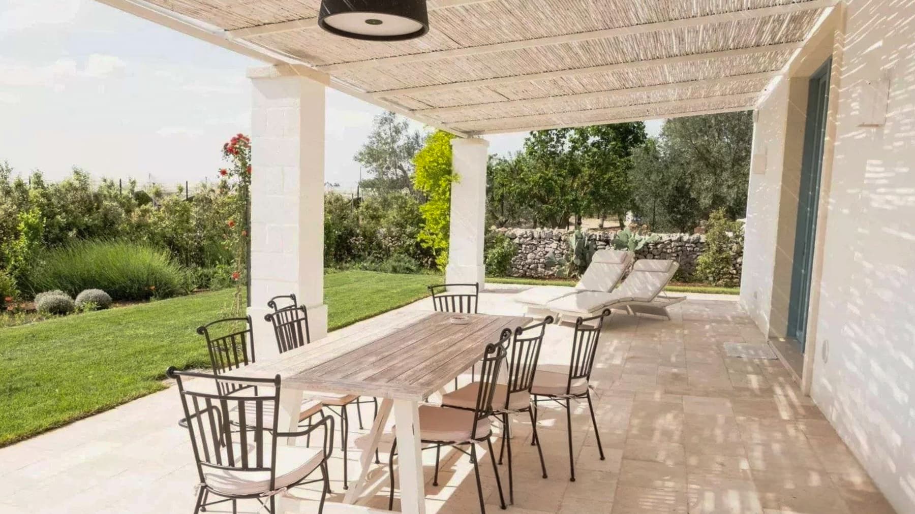 Villa storica con giardino e piscine a Conversano, Puglia