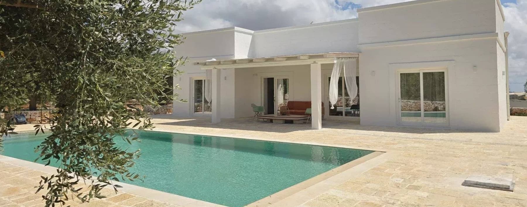 Proprietà con Piscina e Trulli a Ostuni, Puglia