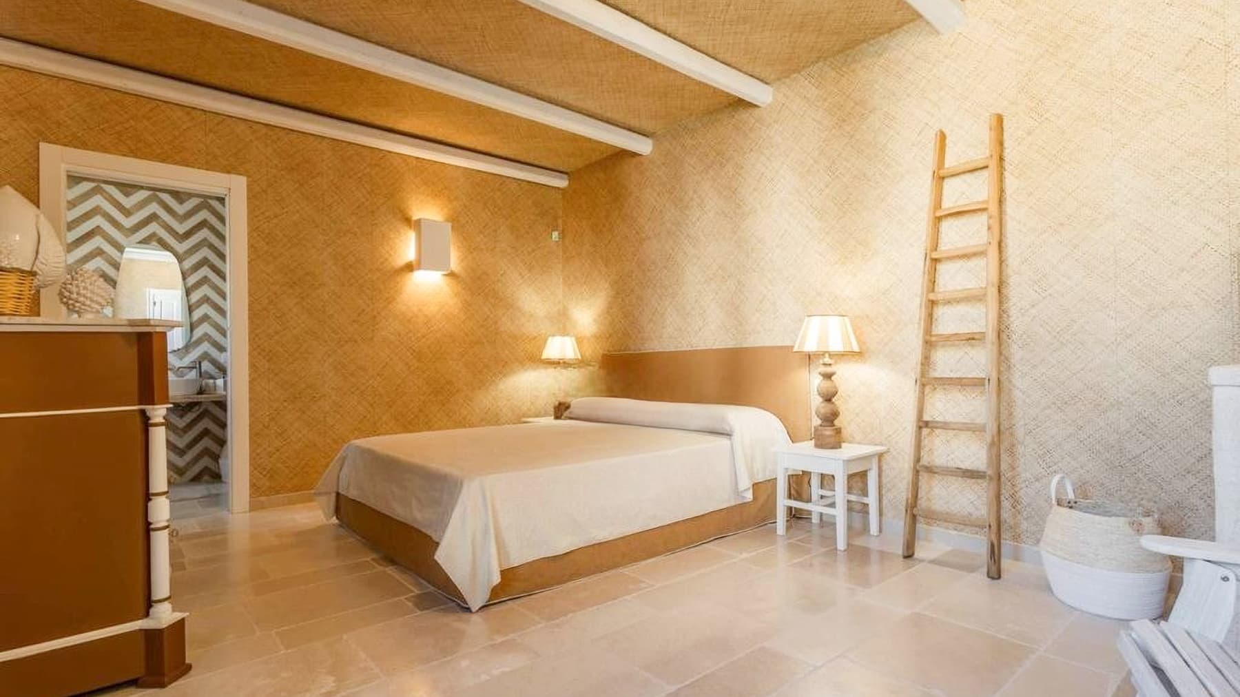 Villa con Piscina e Giardino a Polignano a Mare, Puglia