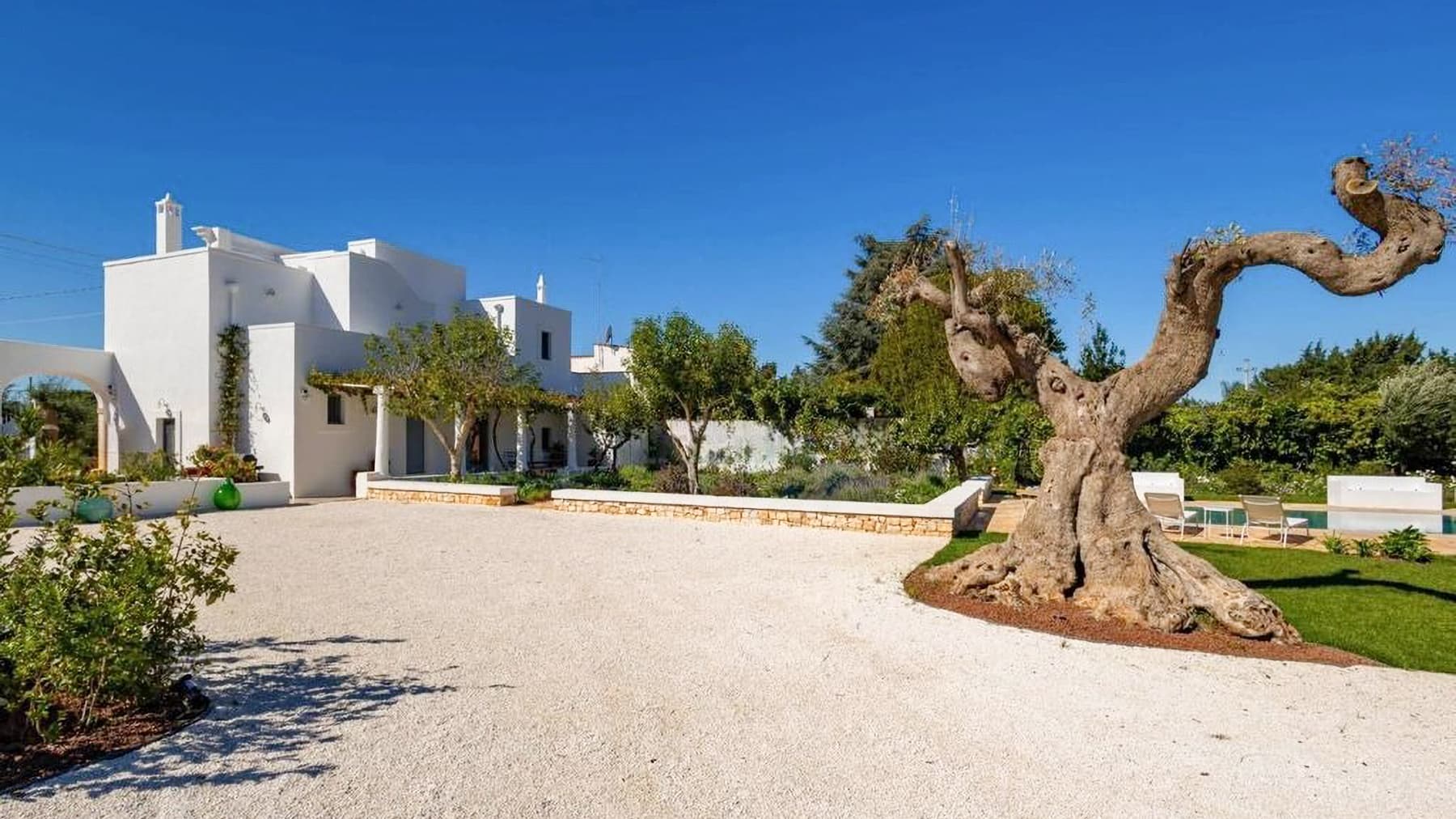 Villa con Piscina e Giardino a Polignano a Mare, Puglia