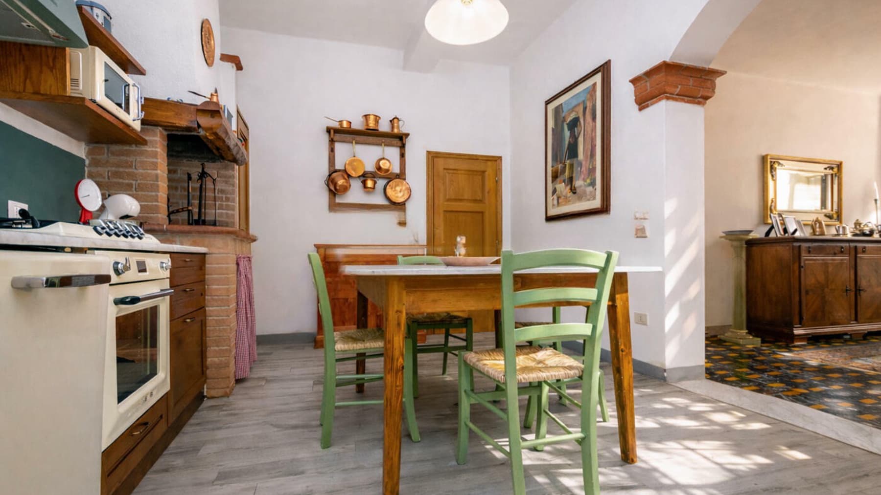 Palazzo storico nel cuore di Pietrasanta, Versilia